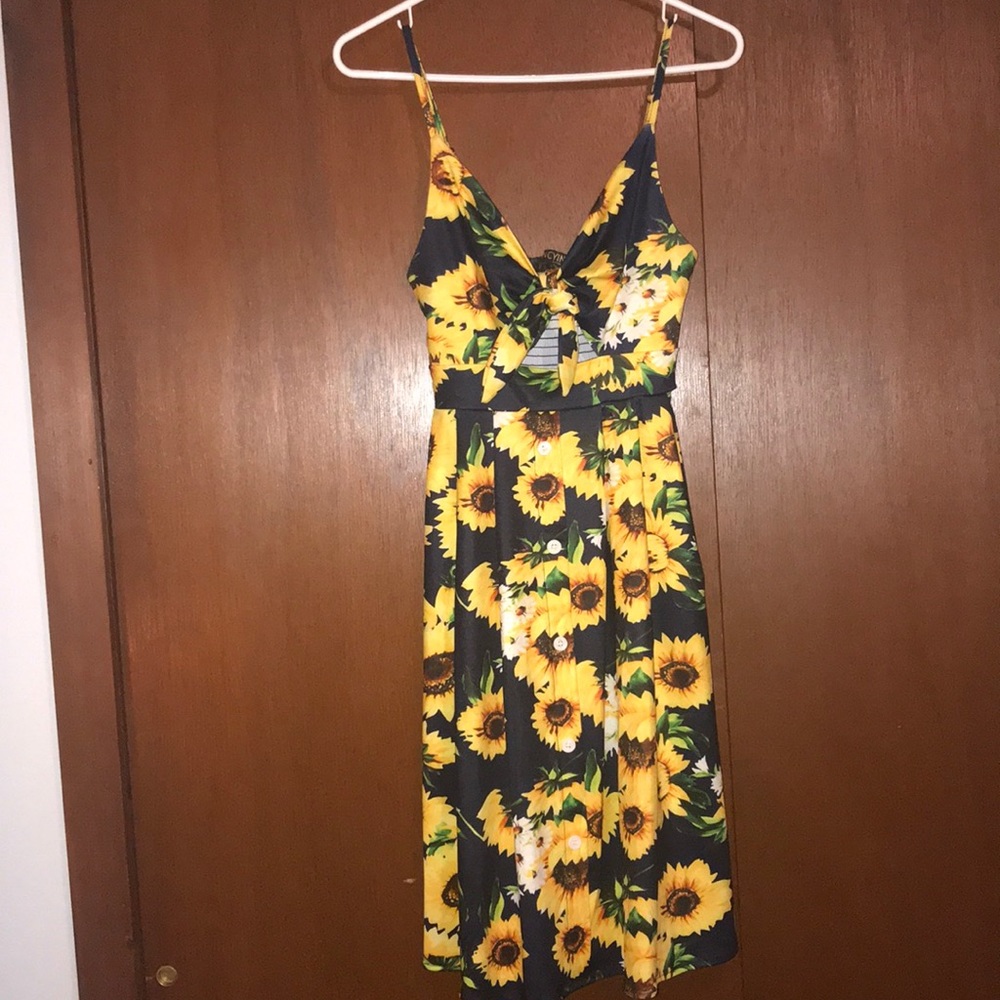 🌻Sunflower Midi Dress🌻 - Picture 4 of 5